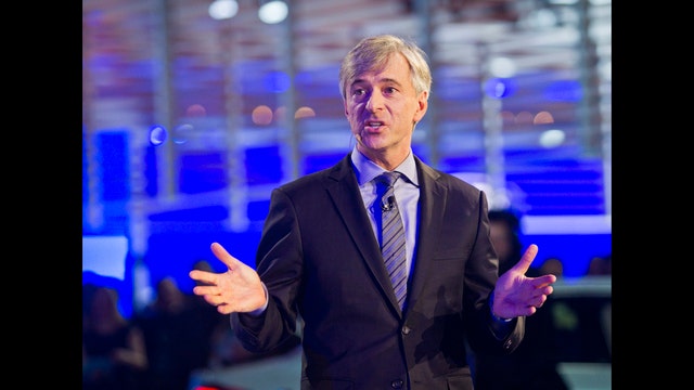 Google names auto veteran to lead self-driving car push