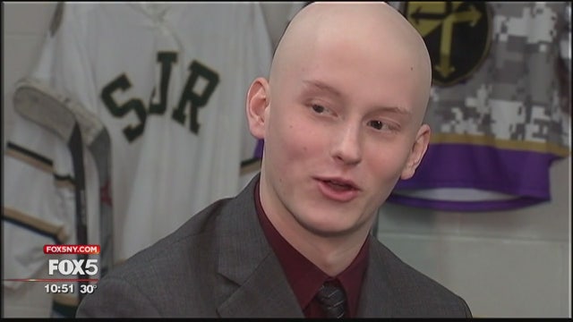 High school hockey player plays through cancer