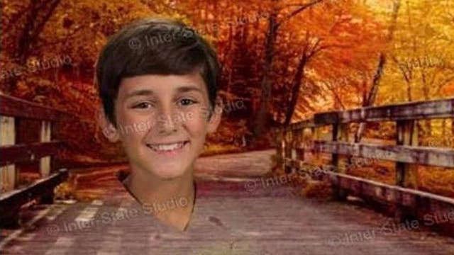 Missouri boy's green screen school photos go viral