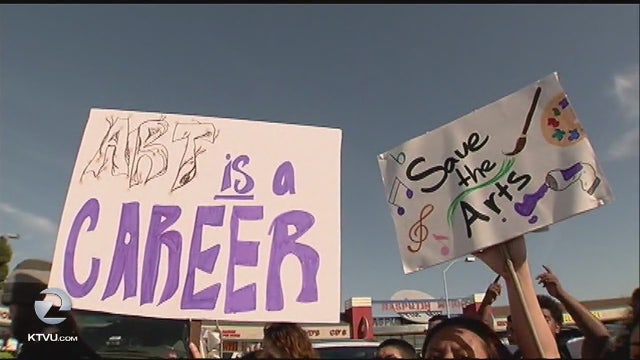 Students rally in effort to save small San Lorenzo arts school