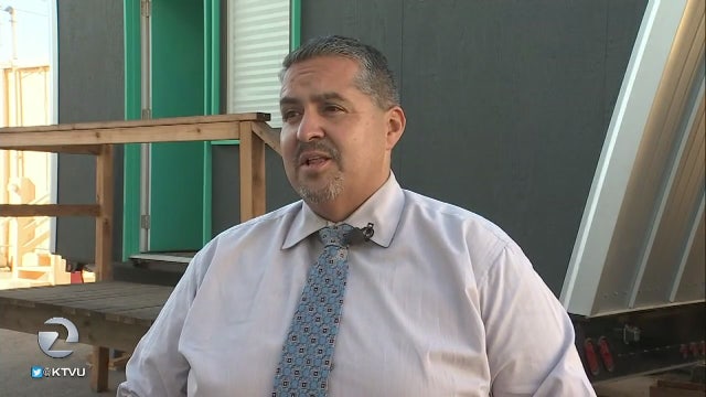 Oakland councilman moves into tiny home to address homelessness
