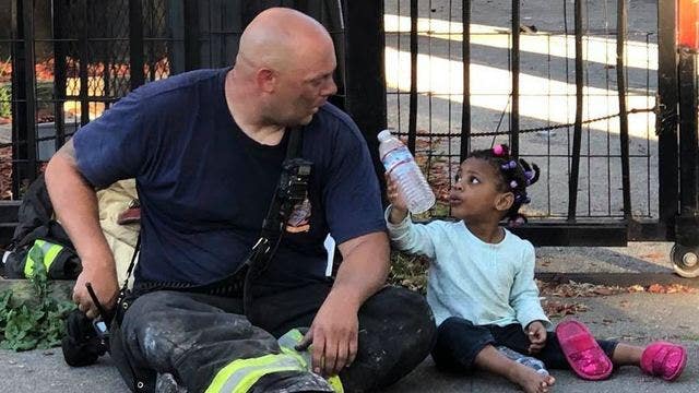 Oakland firefighter finds crib, fears worst - ends up 'babysitting' toddler on curb