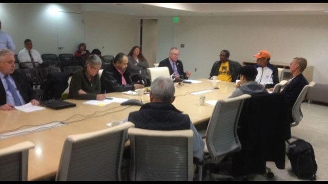 Raiders, Coliseum Authority approve lease extension