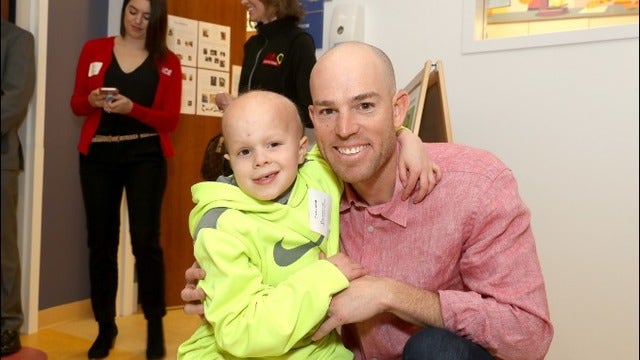 49ers' Robbie Gould surprises young cancer survivor with Super Bowl LIII tickets