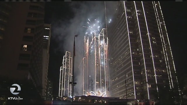 SF's Embarcadero Center lights up for holiday shopping season