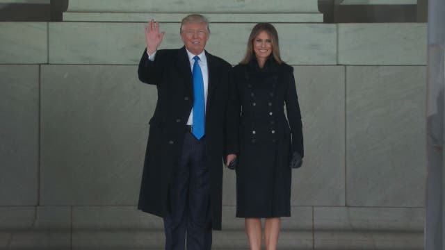 Trump arrives in Washington with a wave and a salute
