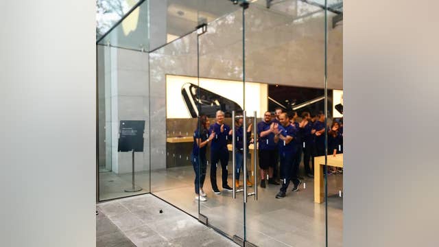 Apple faithful line up across Bay Area for iPhone 7