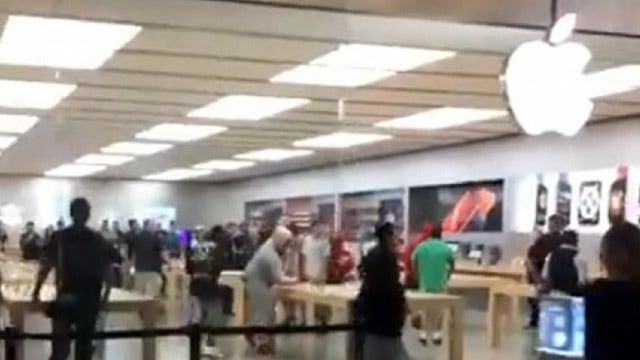 Thieves make off with goods at Santa Rosa Apple store in broad daylight