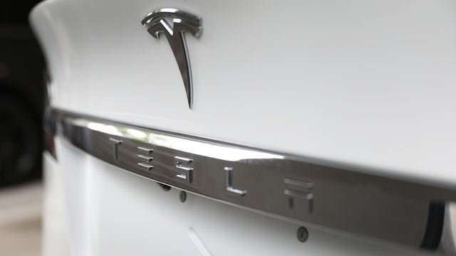 Tesla tries to assure workers there’s no big virus outbreak