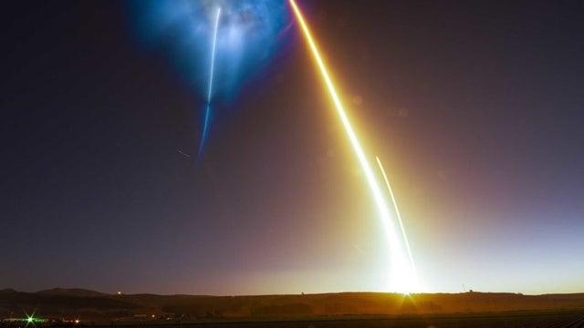 SpaceX Falcon 9 launches from Southern California, briefly illuminates sky over Bay Area