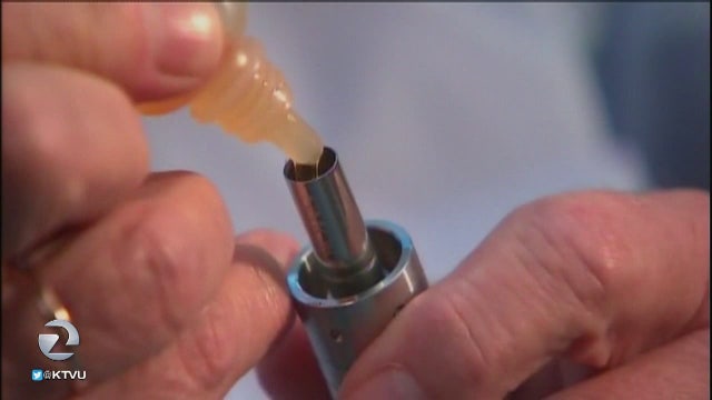 US health officials report new vaping deaths, repeat warning
