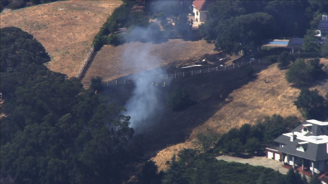 Vegetation fire threatening structures in Lafayette quickly extinguished