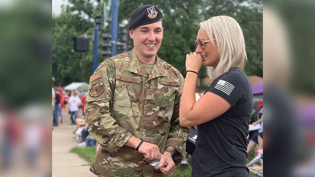U.S. airman proposes during Forest Lake, Minn. parade