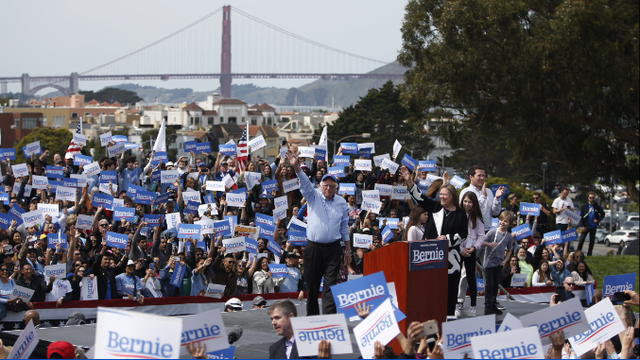 Sen. Sanders draws thousands of supporters to Fort Mason in San Francisco