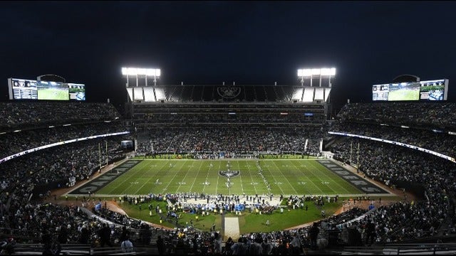 Raiders to play at least one more year in Oakland