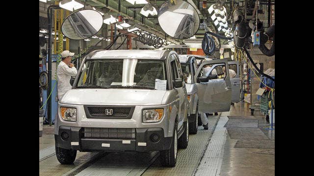 President Trump jobs demands force automakers into political conflict