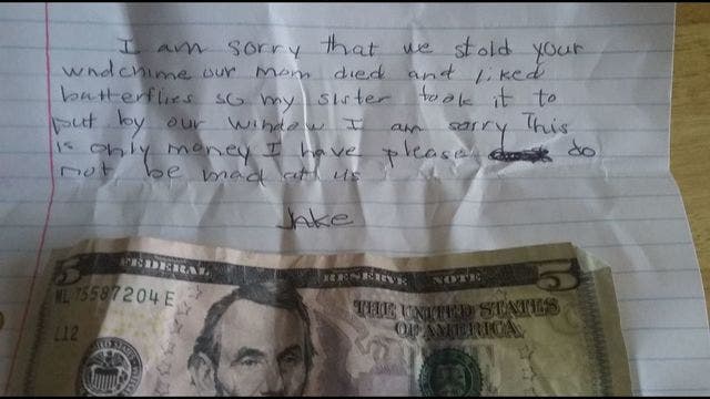 Woman receives heartbreaking note on her doorstep from a boy who lost his mom