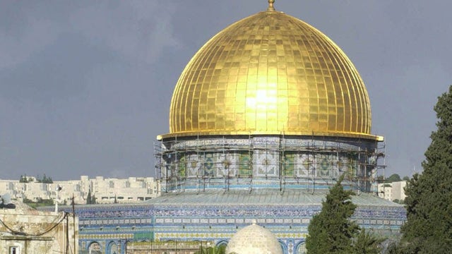 Clashes erupt at Jerusalem holy site, 67 Palestinians hurt