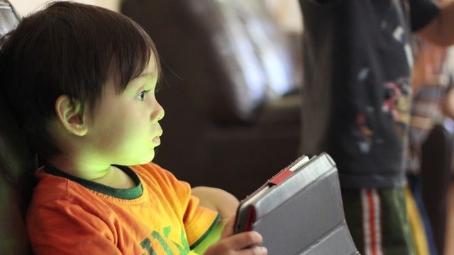 Toddlers with tablets: Study shows 40% of kids have their own device by 2-years-old