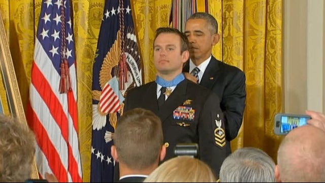 Navy SEAL receives Medal of Honor at White House ceremony