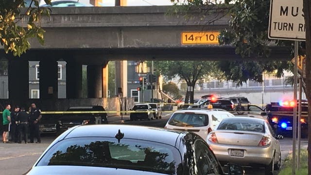 Off-duty police officer stabbed in Oakland, suspect arrested