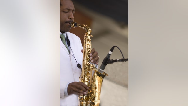Jazz musician searching for saxophone lost performing in San Francisco