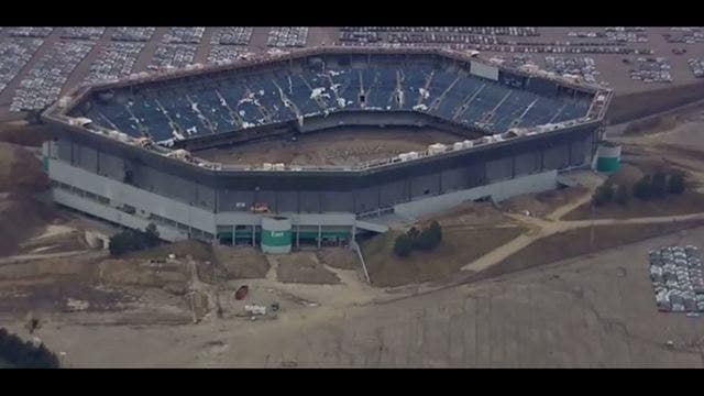 Blasts fails to bring down upper section of Silverdome
