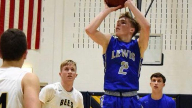 That Kid's Got Game: Senior hits buzzer beater against rival to win final high school game