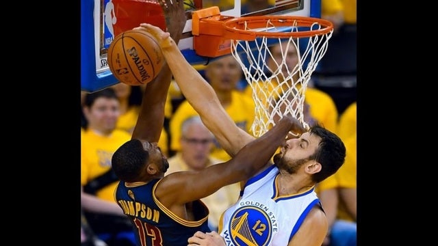 Warriors blow Cavs out 110-77, lead Finals 2-0