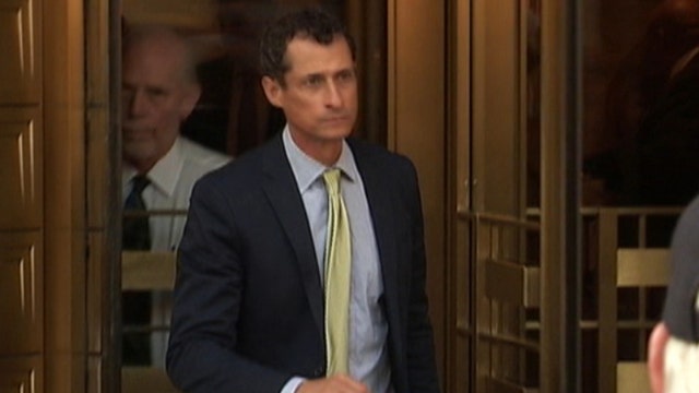 Anthony Weiner reports to prison for sexting