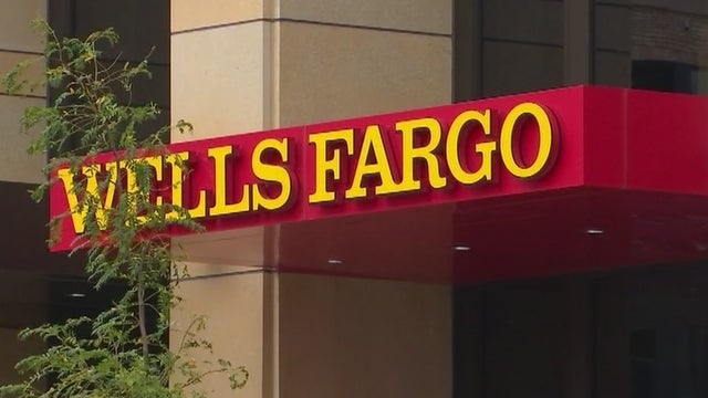 Wells Fargo extends branch hours after mobile system outage