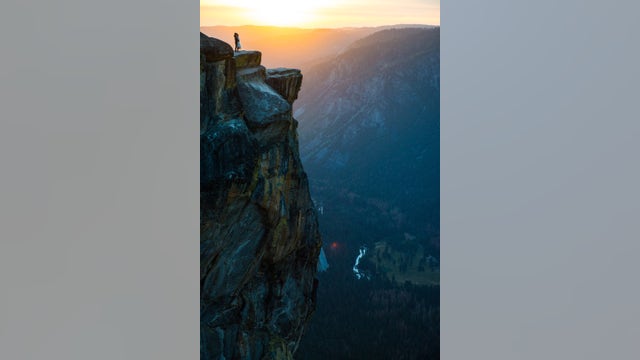 Photographer captures unexpected wedding moment in Yosemite