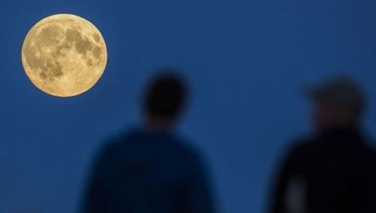 1b543da4-092715_anhq_moon_1280_1445907060115-404023.jpg