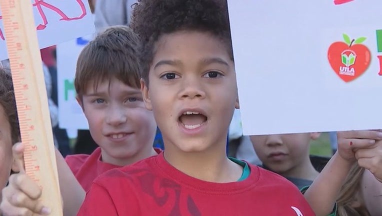 7b1c9eca-9a-V-Teacher b-roll_KTVUa6ca_146.mxf_00.00.06.12_1547215986638.png.jpg