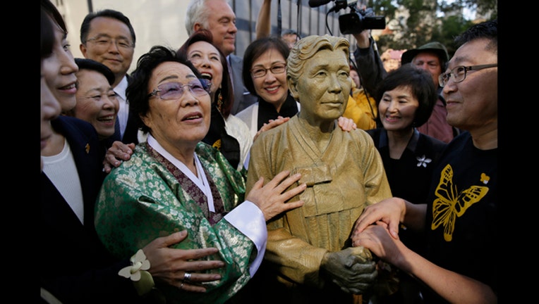 9eb8a0a5-APTOPIX Comfort Women Statue_1506142405460