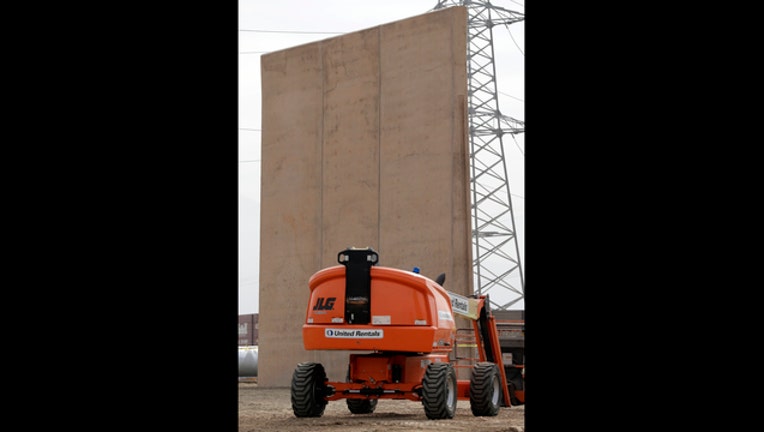 2b191d0c-Border Wall_1508470602718