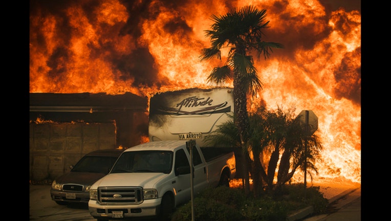 APTOPIX California Wildfires_1512500540659