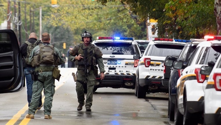 d95a5085-GETTY_pittsburgh_synagogue_shooting_102718-401096