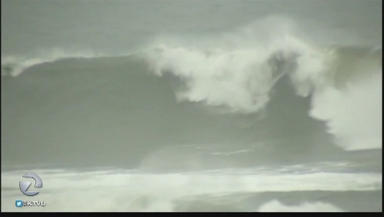 8738e62c-HALF_MOON_BAY__Massive_waves__but_no_Mav_0_20160205070024
