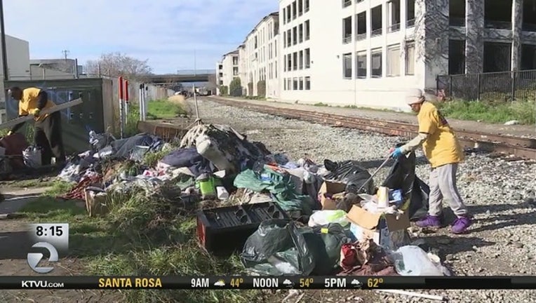 Homeless_help_clean_up_streets_in_exchan_0_20190221195601