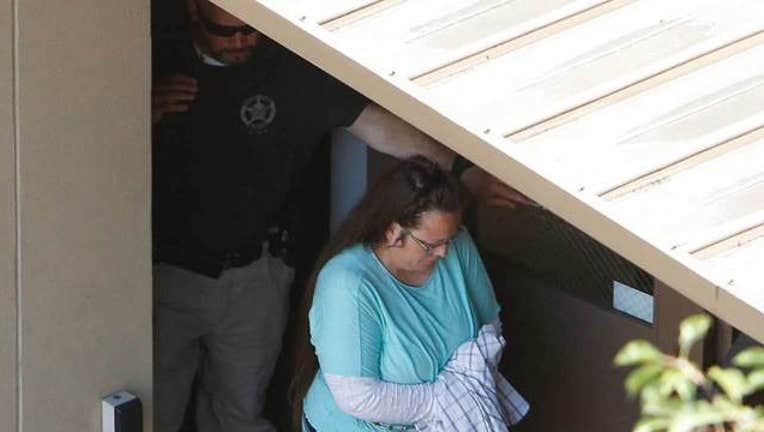 d94c3e87-Kim Davis in custody