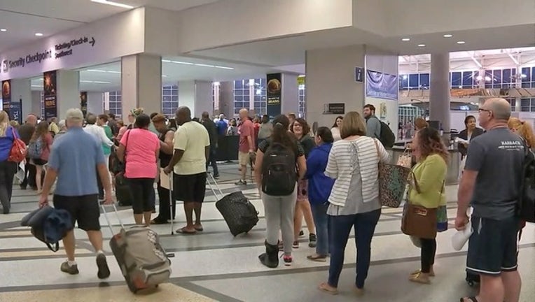 34f74c8f-M-THU HOUSTON AIRPORT SCARE_00.00.00.00_1528376653489.png.jpg
