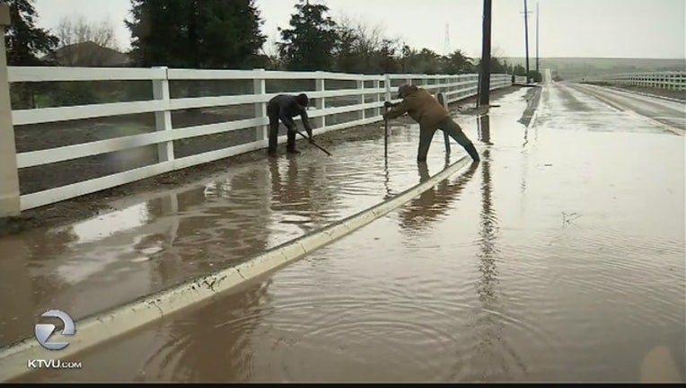 Rain_spurs_flooding_concerns_in_Niles_Ca_0_20170221025050