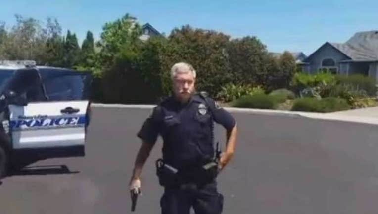 1c2040ad-Rohnert Park cop pulls gun