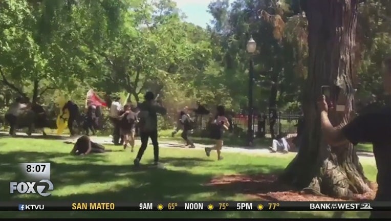 0895ce56-SACRAMENTO__White_nationalists__proteste_0_20160627153737