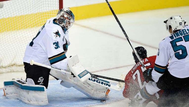 f86ef1f4-Sharks-Capitals_1444792458871.jpg