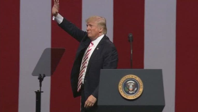 Donald Trump Waving Alabama Rally Speech-401720.jpg