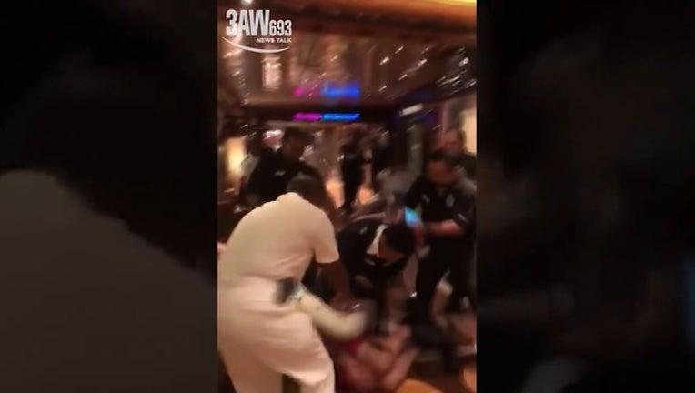 b329af64-TXM41A-CRUISE SHIP FIGHT_00.00.03.04_1519049882936.png.jpg