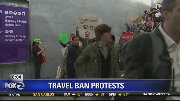 2bab9d6b-Travel_ban_protests_at_SFO_0_20170130161919