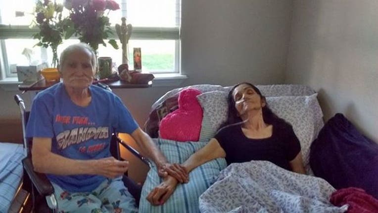 908d377a-couple dies holding hands_1443551848230_288506_ver1.0_1443634259953.jpg